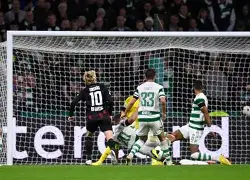 一场欧冠比赛中球员面临红牌处罚多少