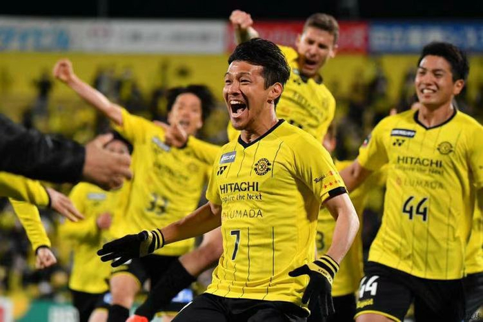 爽囤百亿物资去七零年代