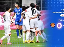 中国女足球员努力备战大赛,争夺赛场胜利的是谁